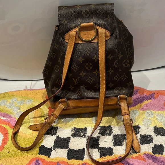 Louis Vuitton Montsouris MM - Picture 6 of 13